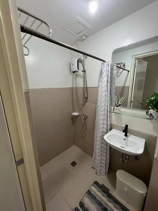 Lägenhet 2Br Condo Unit With Washer, Inet, Desk Space, Ground Floor Davao City