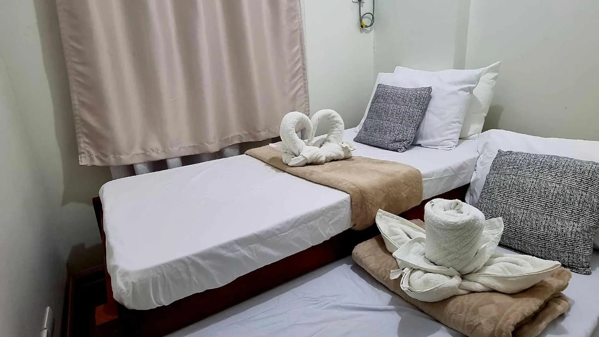 2Br Condo Unit With Washer, Inet, Desk Space, Ground Floor Davao City Filippinerna