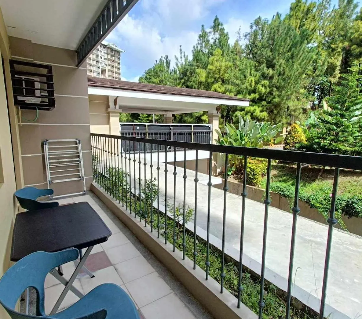 2Br Condo Unit With Washer, Inet, Desk Space, Ground Floor Davao City Filippinerna